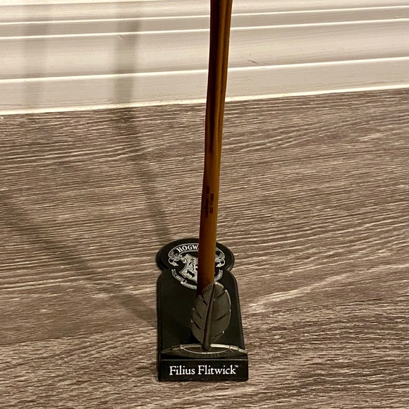 Harry Potter Filibuster Flitwick wand from the Noble Collection - Picture 2 of 7